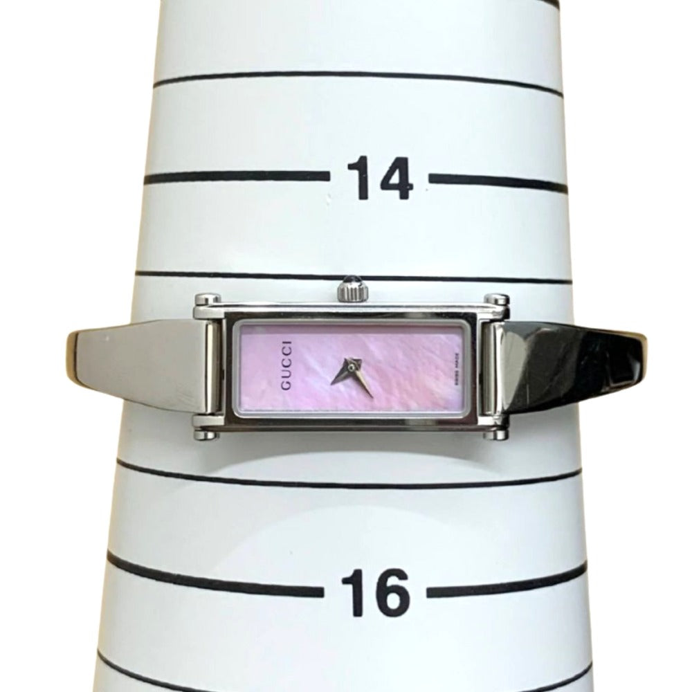 GUCCI 1500L 文字盤ピンクシェル　ダイヤ付き　シルバー 時計 GUCCI ピンクシェル文字盤 レディース腕時計 1500L バングル