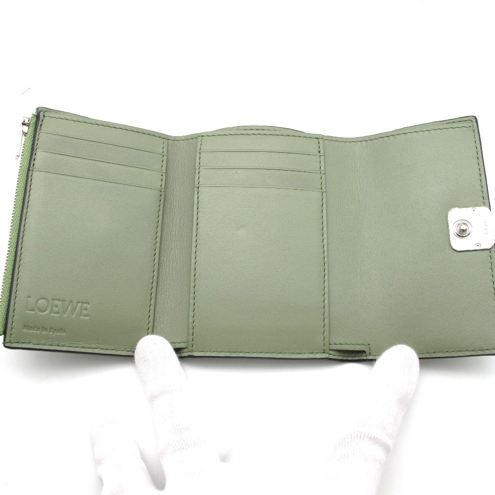 LOEWE ロエベ 三つ折り財布 アナグラム バーティカル ウォレット スモール 小銭入れ付き ローズマリー グリーン レディース コンパクトウォレット レザー  C821S33X01
